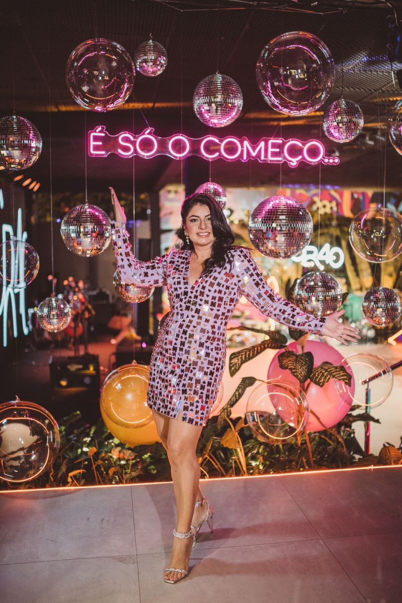 Carla Roma celebra 40 anos em noite de muita alegria - Frisson Online