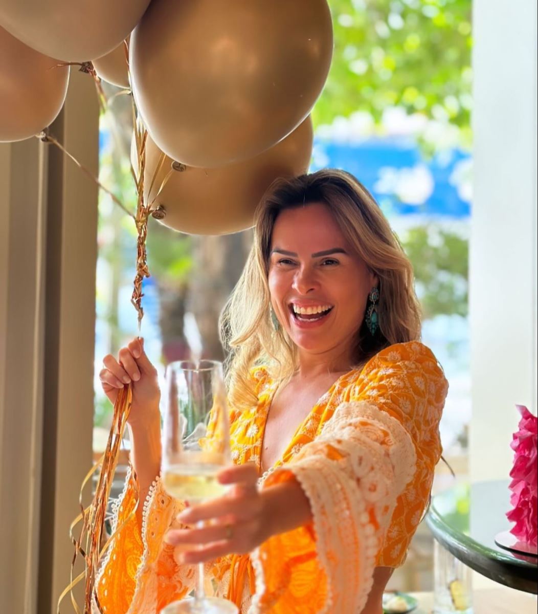 Marceline Moreno brinda a nova primavera com turma de amigas - Frisson Online