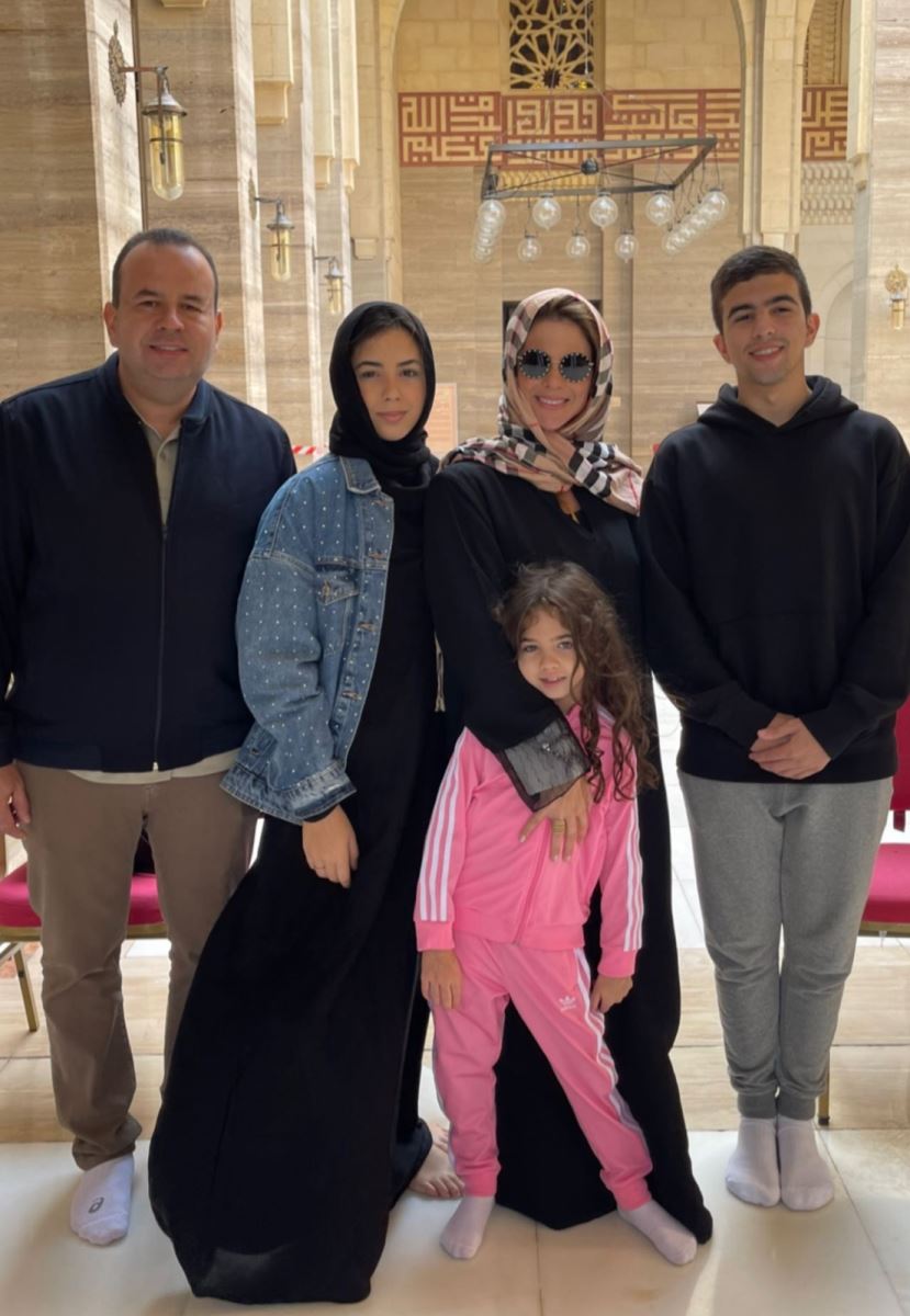 Depois de dias na França, família Roma segue para os Emirados Árabes ...