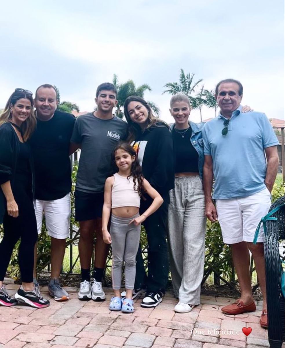 Juliana Roma e Tici Maia de férias em Miami com família - Frisson Online