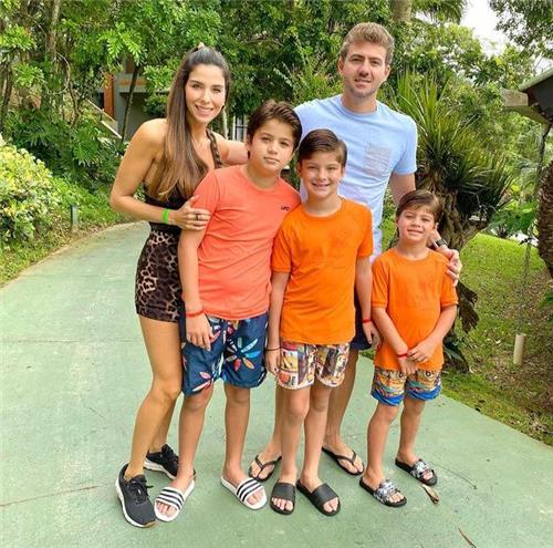 Marina Rola e Roberto Oliveira curtem temporada de férias - Frisson Online