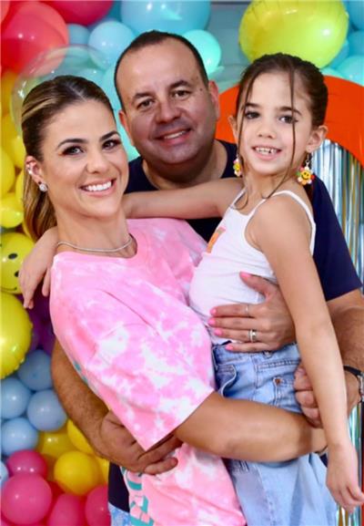 Juliana e Rodrigo Roma festejam os sete anos da filha Lia - Frisson Online
